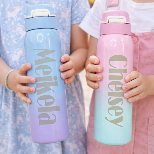 Two children holding personalized water bottles with names 'Meikela' and 'Chelsea'.