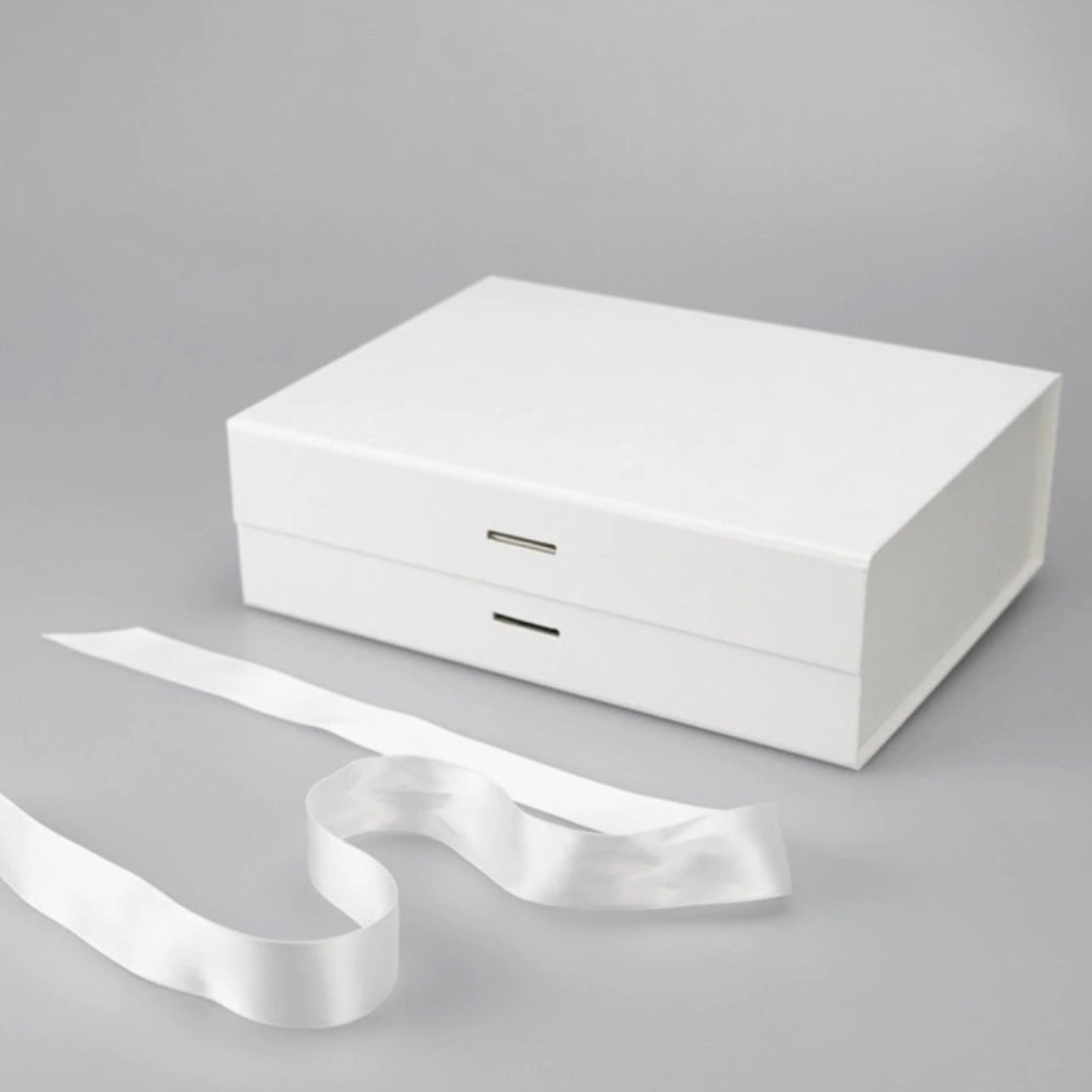 White_Ribbon_Gift_Box_